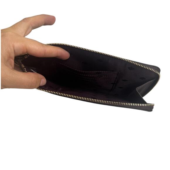 Kate spade Wrislet Chocolate color damage - Picture 4 of 8